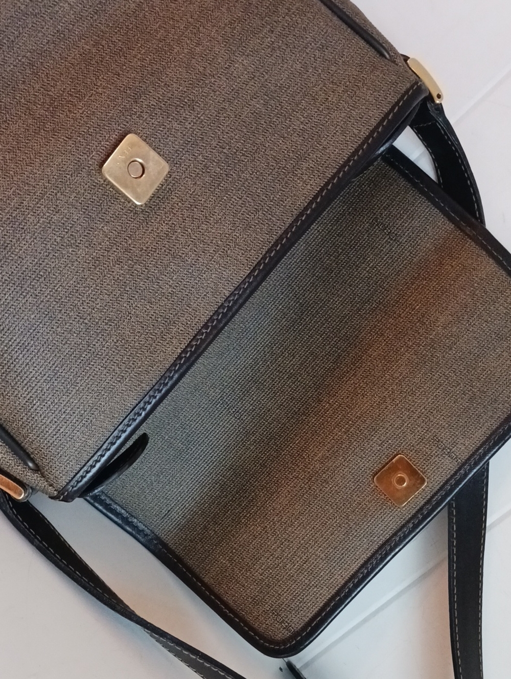 FENDI - Picture 8 of 10